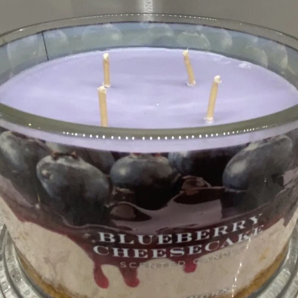 π HomeWorx Blueberry Cheesecake 4 wick candle blogger fan favorite 18 oz - Picture 6 of 12